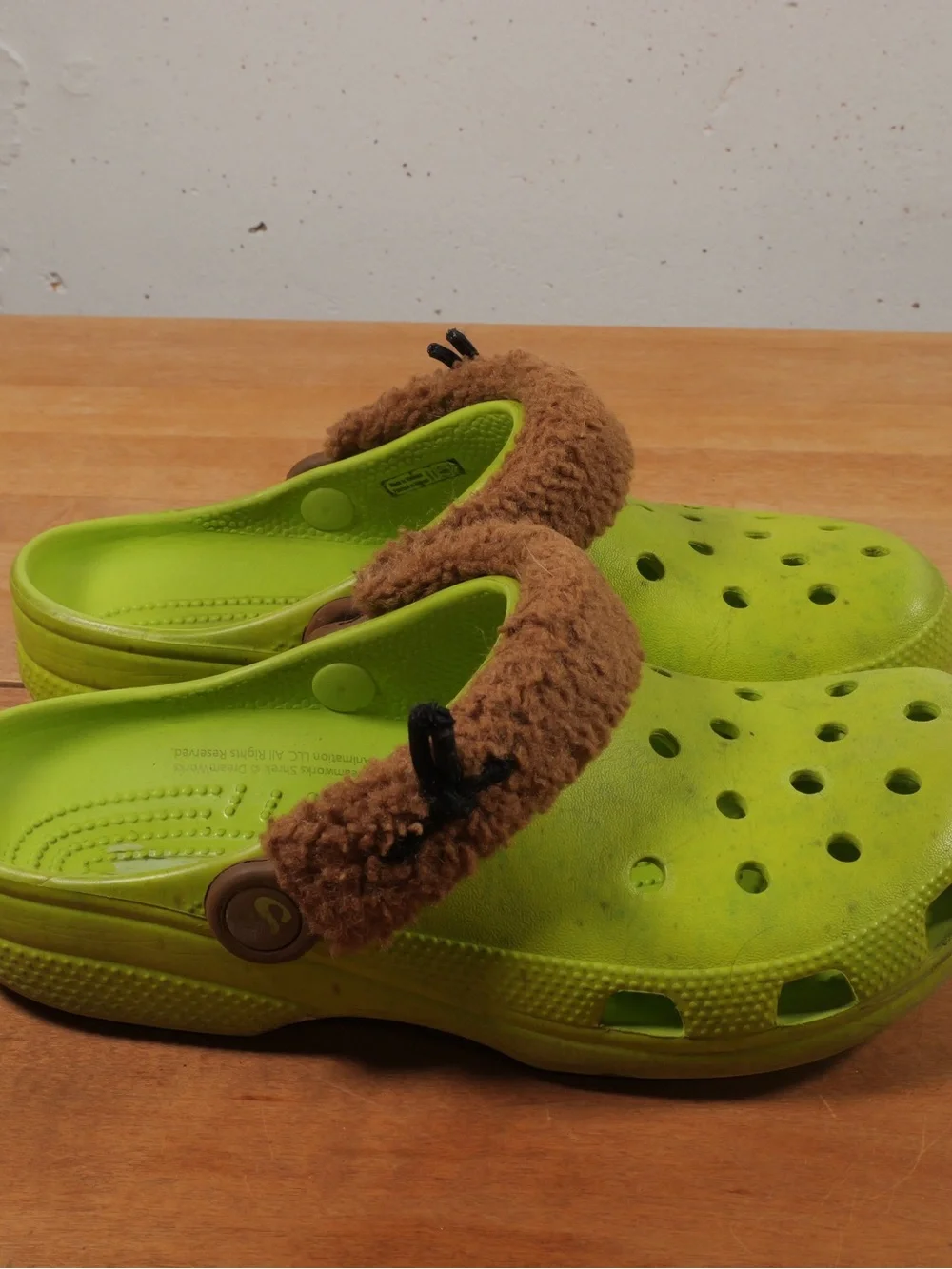 Crocs Shrek Clog Shoes Womens Size 8 Green Faux Fur Lined Slip On Comfort 208373